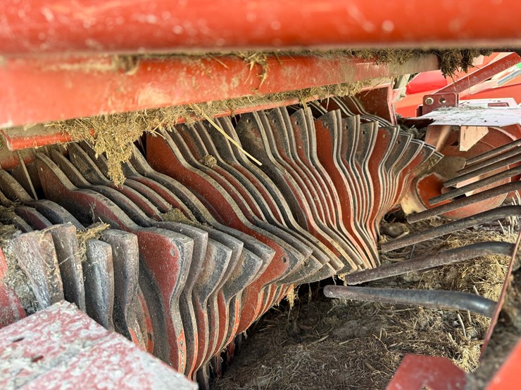hesston-4790-image-5