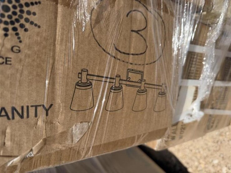 l3---pallet-of-light-fixtures-image-3