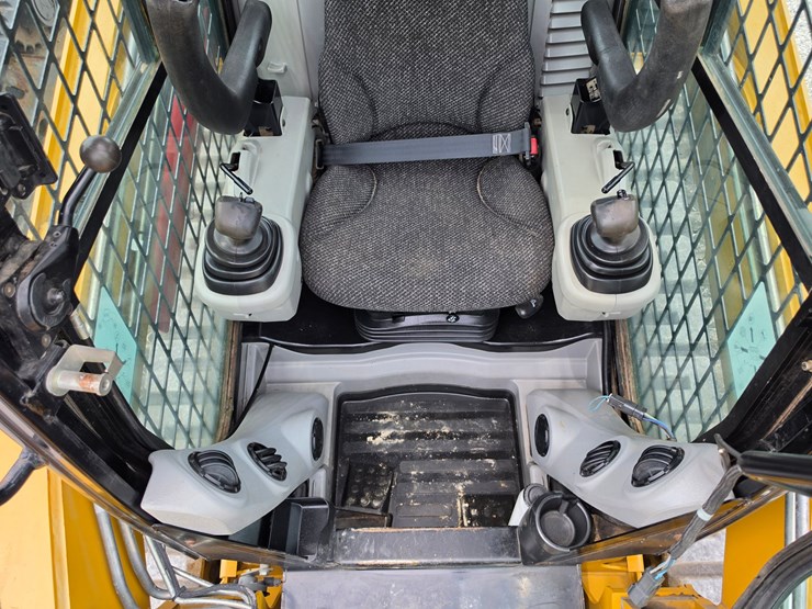2009-caterpillar-279c-image-9