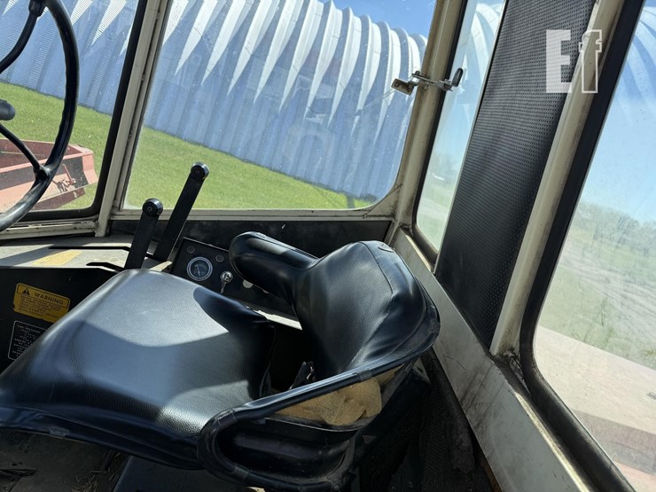 hesston-6400-image-14