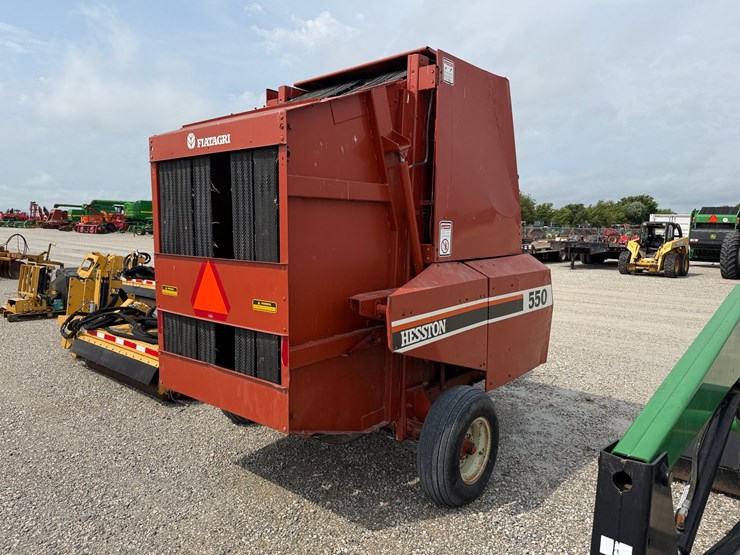 hesston-550-image-10