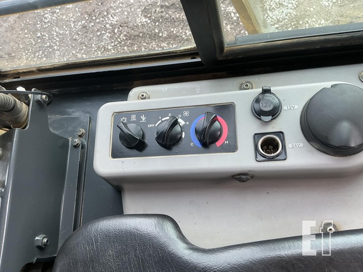 2014-komatsu-d61ex-23-image-15
