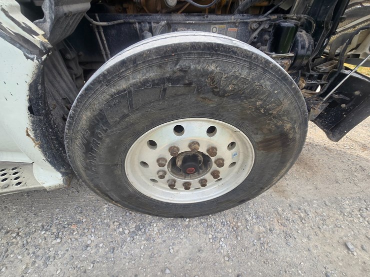2011-kenworth-t660-image-115