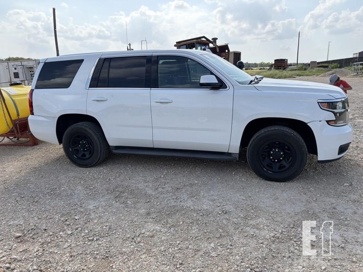 2015-chevrolet-tahoe-image-4
