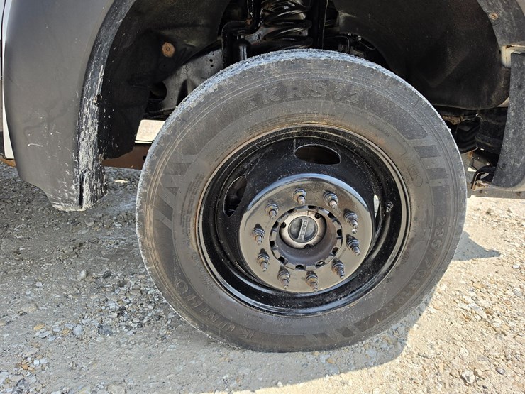 2011-ford-f550-image-17