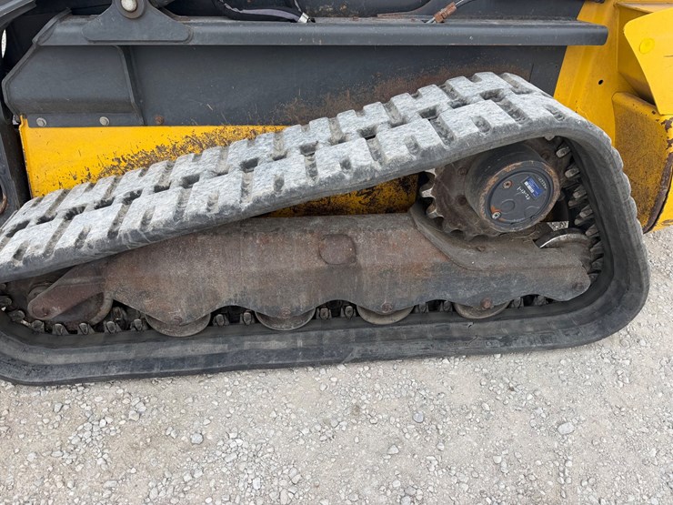 2019-new-holland-c237-image-2