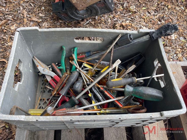 crate-of-misc.-hand-tools-image-2