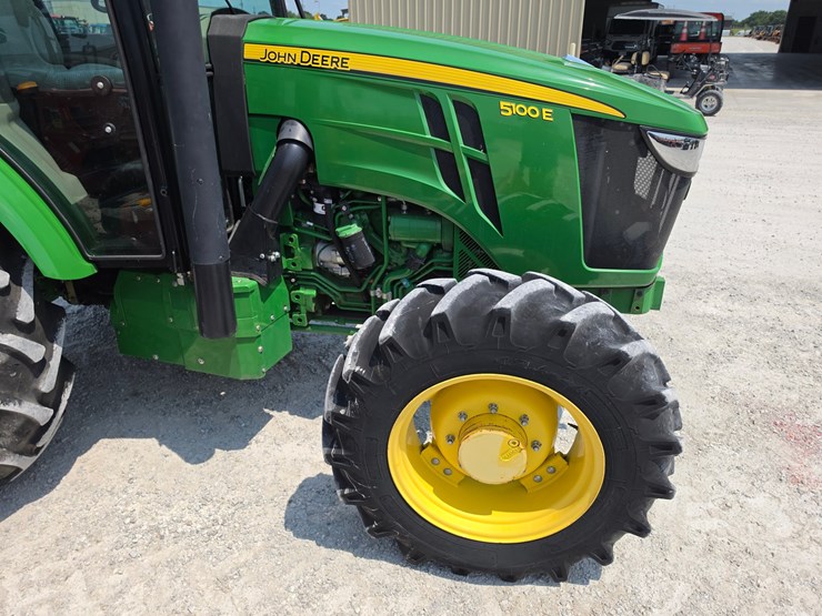 2019-john-deere-5100e-image-4