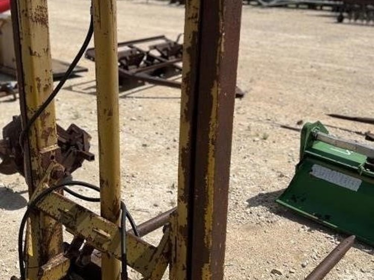 l3---vermeer-hydraulic-hay-lift-image-4