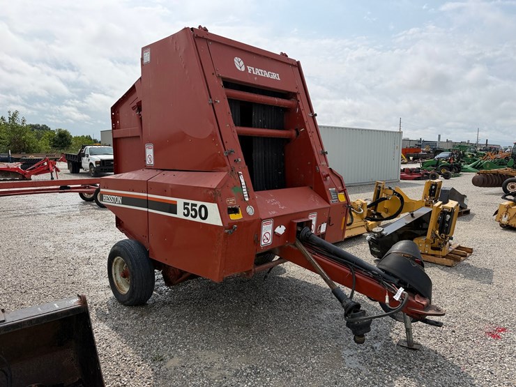 hesston-550-image-12
