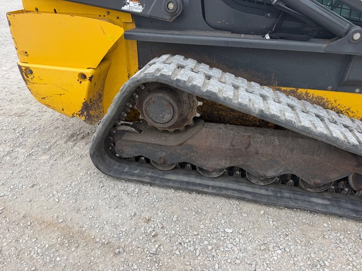 2019-new-holland-c237-image-8