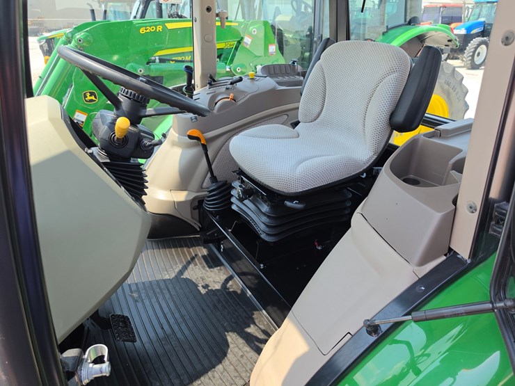 2019-john-deere-5100e-image-13