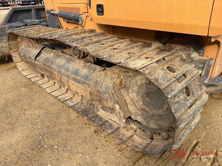 2018-case-750m-wt-image-10