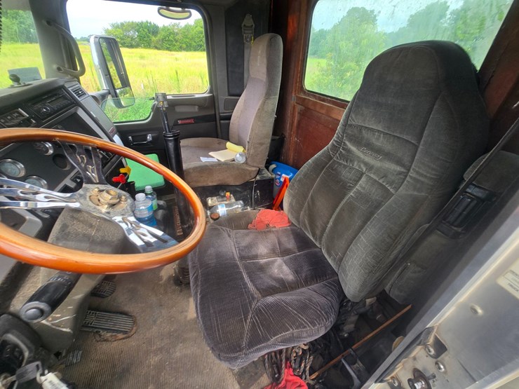 2011-kenworth-t660-image-71