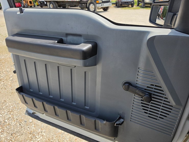 2011-ford-f550-image-45
