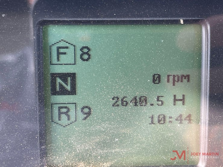 2018-case-750m-wt-image-18