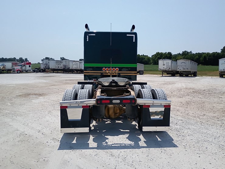 2023-peterbilt-389-image-7