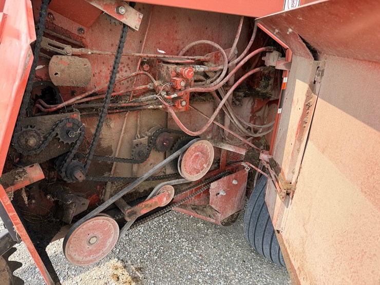 hesston-555t-image-12