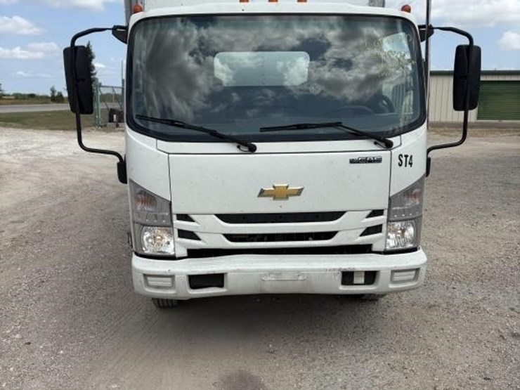 l3---2018-chevrolet-4500-box-truck-image-3