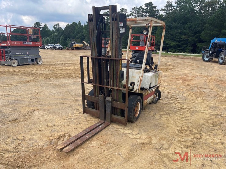 forklift,-sn;-16099a,-meter-reads-11006-hours,-42"-forks,-lp-engine(non-running,-disassembled)-image-7