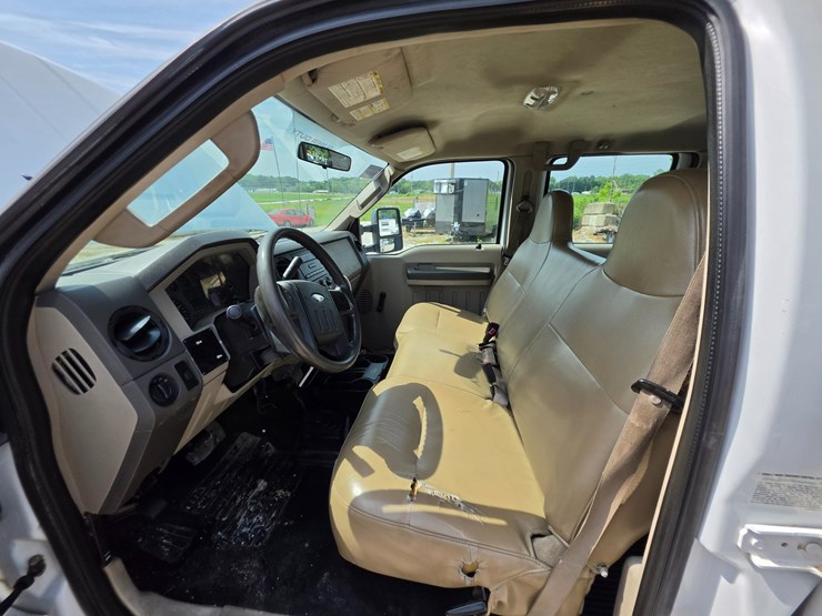 2008-ford-f550-image-32