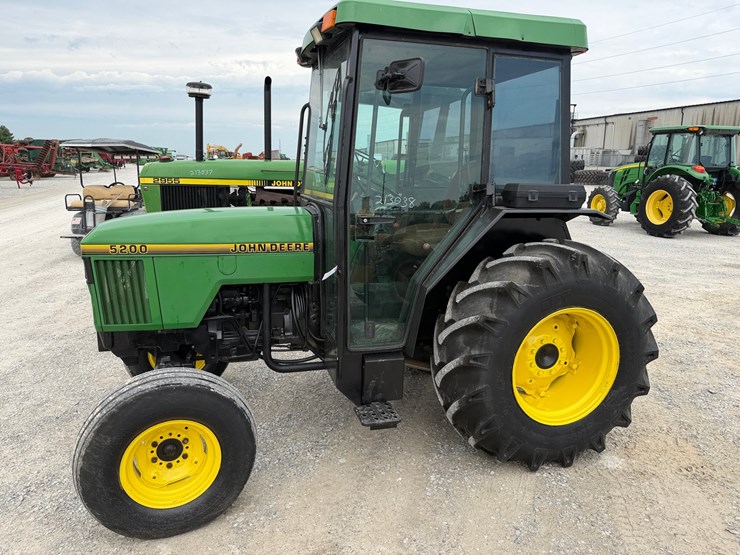 1996-john-deere-5200-image-4