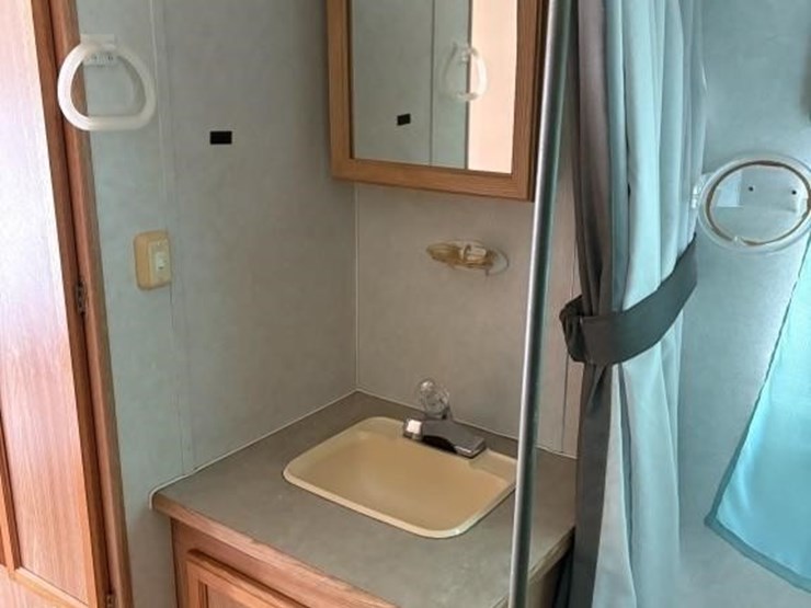 l2--2003-skyl-nomad-camper-image-18
