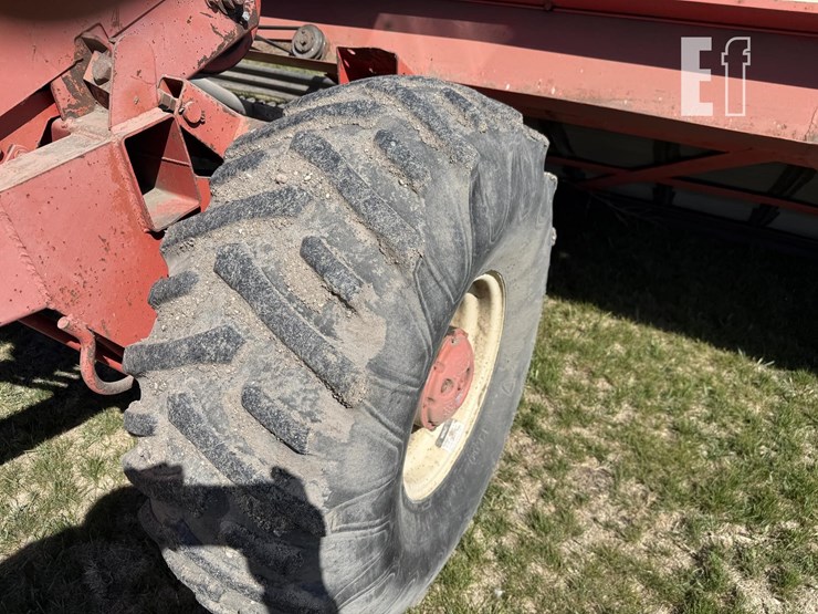 hesston-6400-image-4