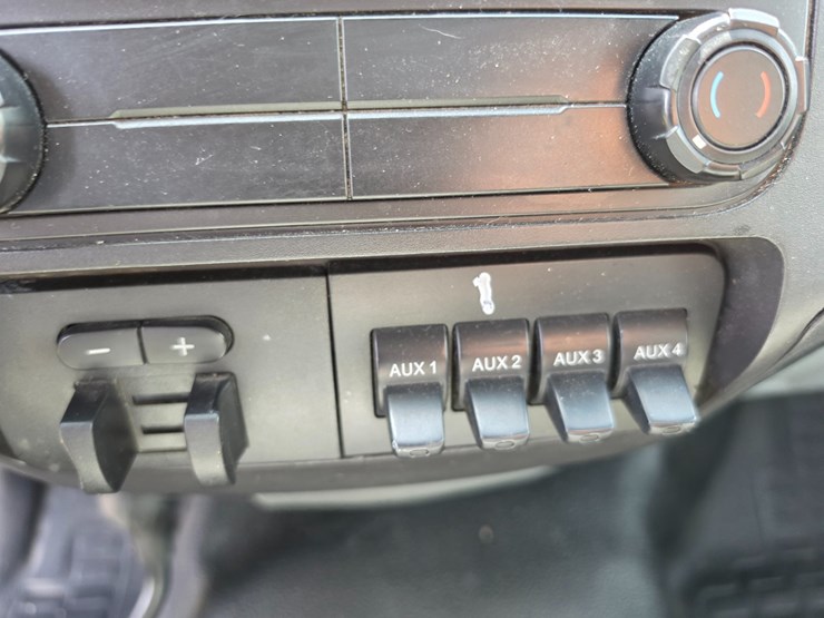 2011-ford-f550-image-37