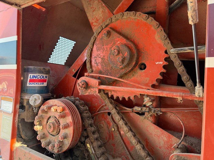 hesston-4790-image-17