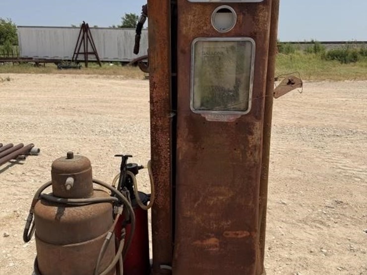 l3-antique-fuel-pump-image-4