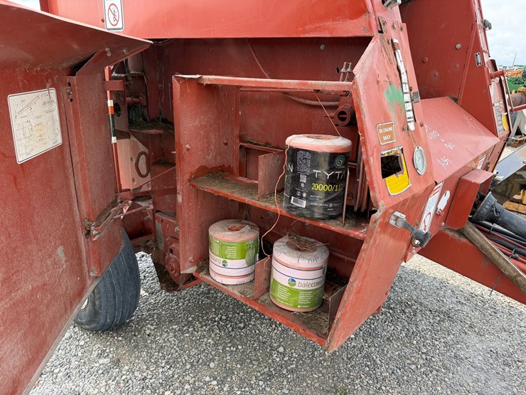 hesston-550-image-11