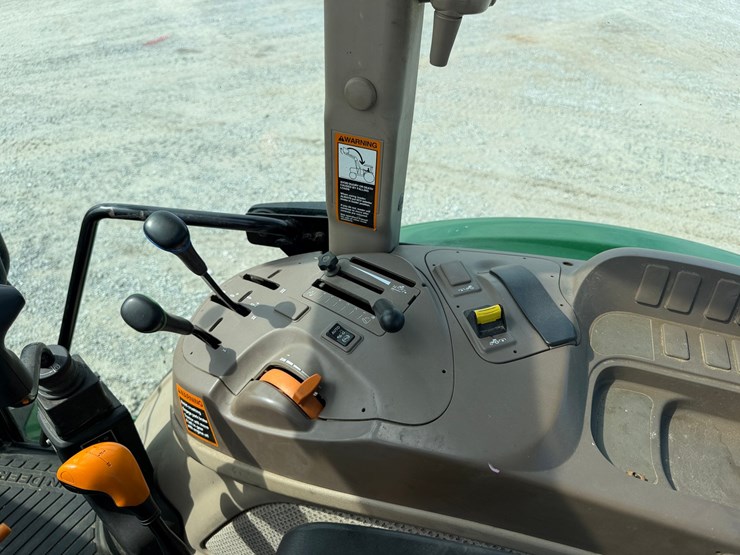 2017-john-deere-6105e-image-14