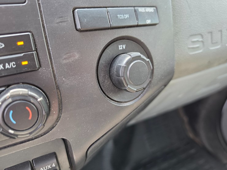 2011-ford-f550-image-38