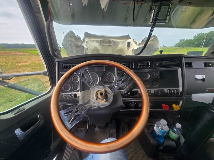 2011-kenworth-t660-image-83