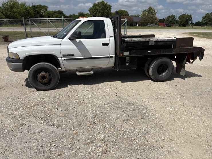 l1---2001-3500-2wd-dodge-flat-bed-image-1