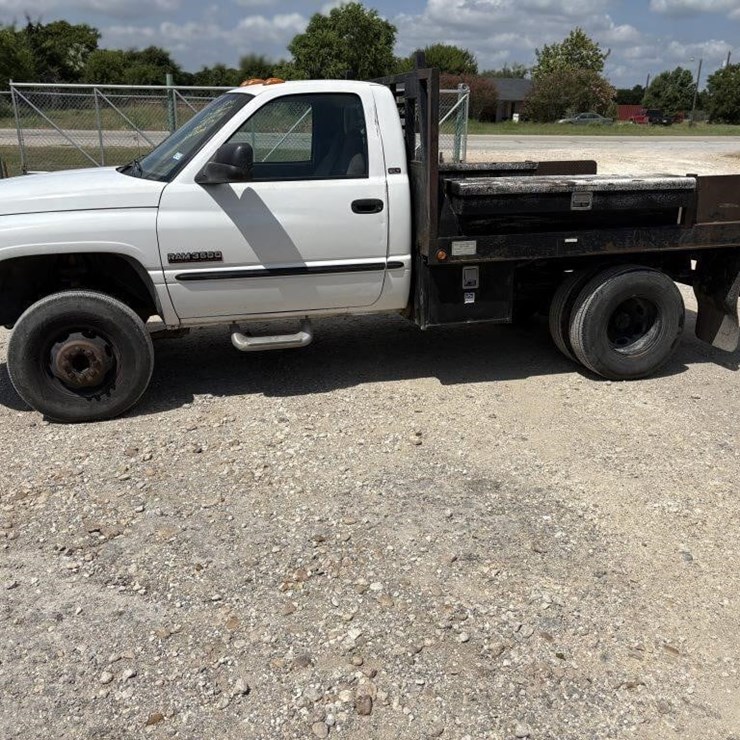 L1 - 2001 3500 2WD Dodge Flat Bed