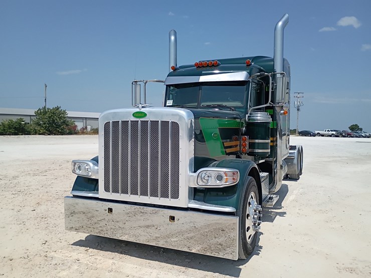 2023-peterbilt-389-image-15