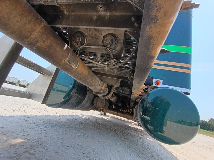 2023-peterbilt-389-image-127