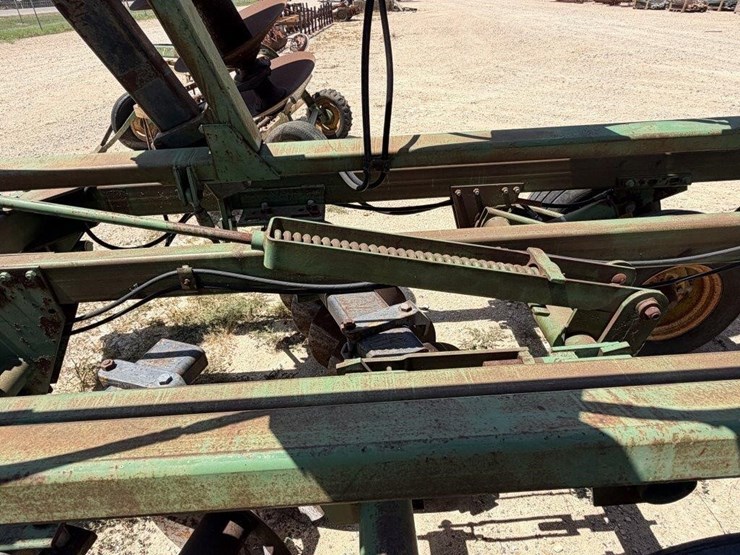 john-deere-230-image-13