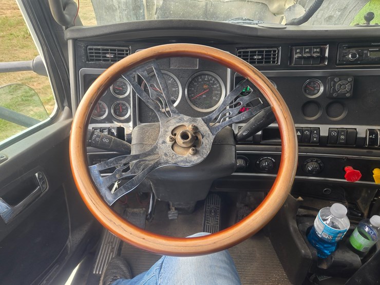 2011-kenworth-t660-image-79