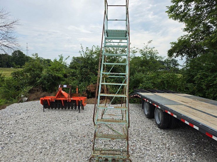 #24161-•-10ft-rolling-ladder-image-2