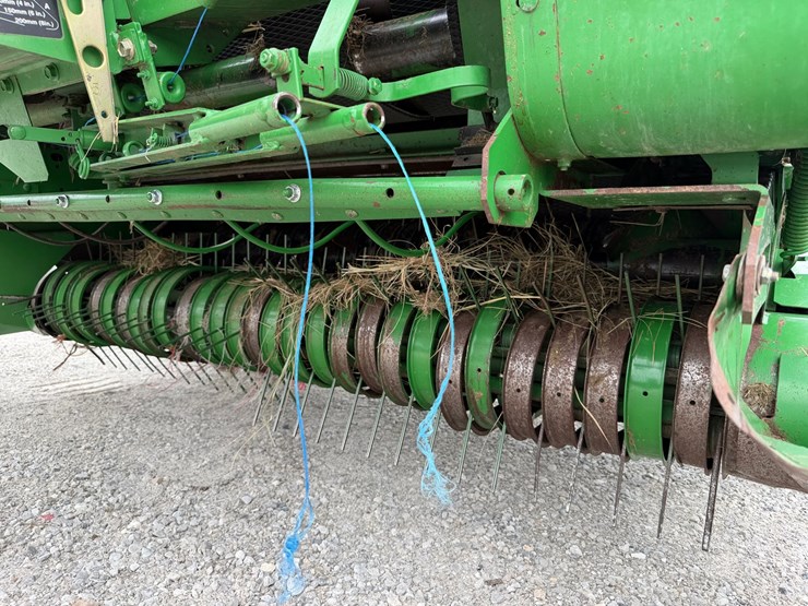 2005-john-deere-567-image-13
