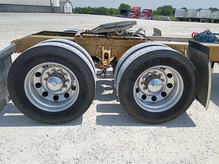 2023-peterbilt-389-image-116