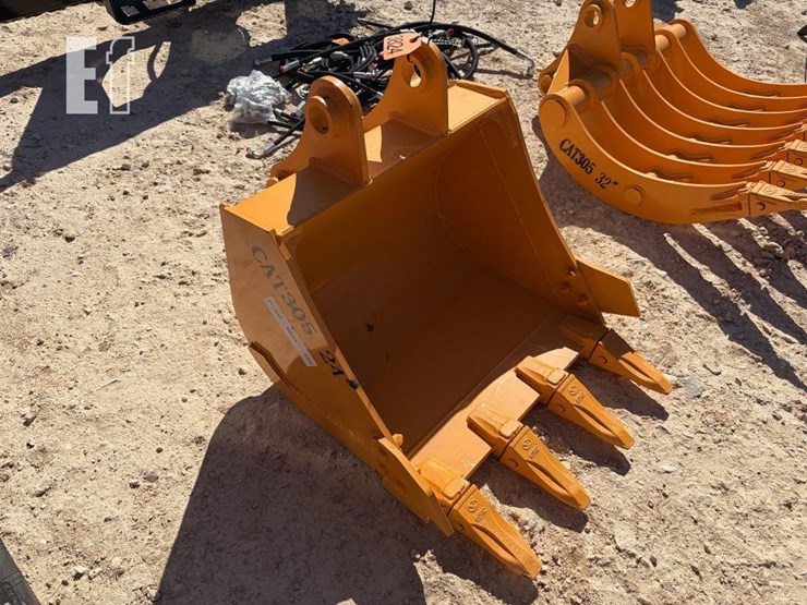caterpillar-305-image-1