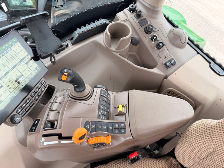 2025-john-deere-6r-155-image-7