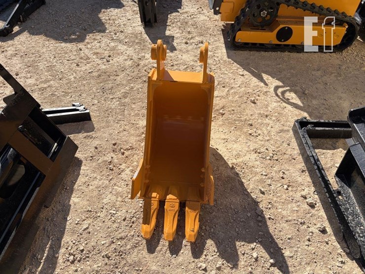 caterpillar-305-image-2
