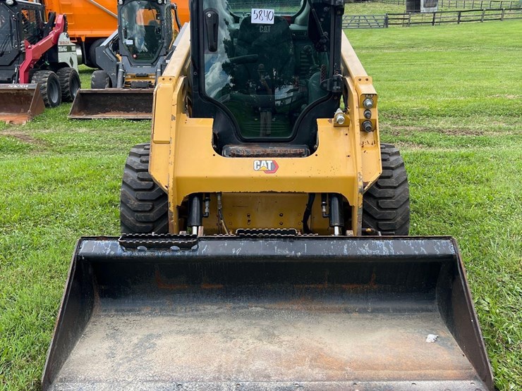 2023-caterpillar-236d3-image-2