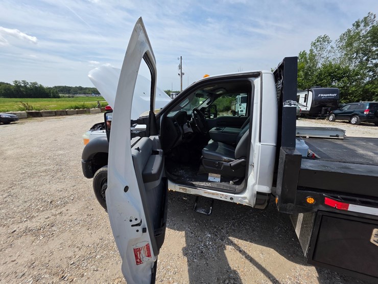 2011-ford-f550-image-30