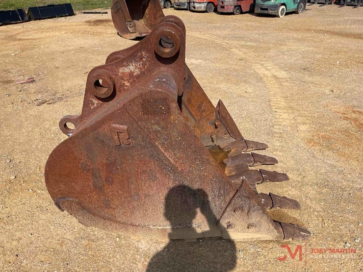 41"-tooth-bucket-excavator-attachment-image-2
